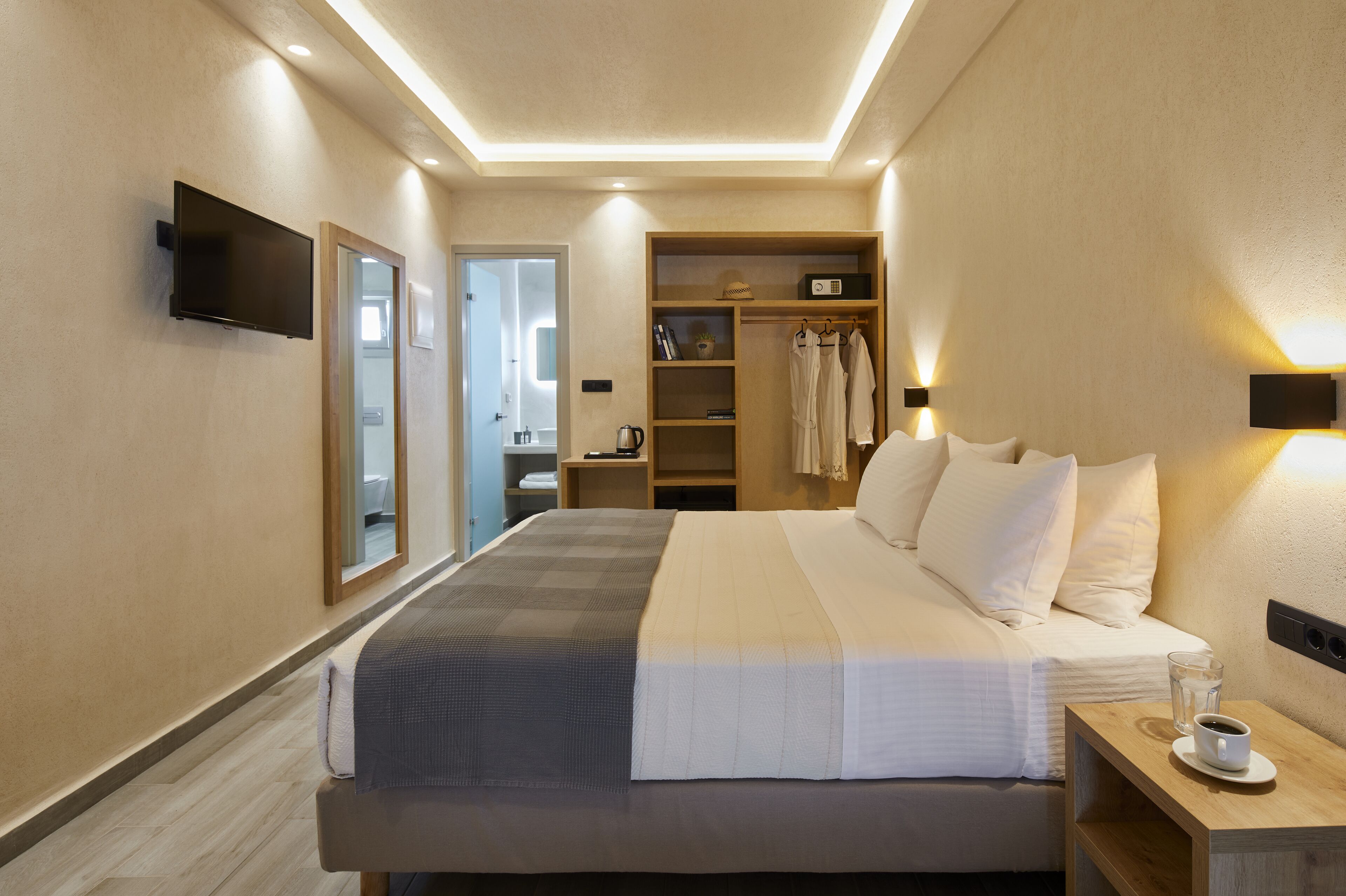 deluxe double or twin room, sea view | 1 bedroom, minibar, desk, laptop workspace