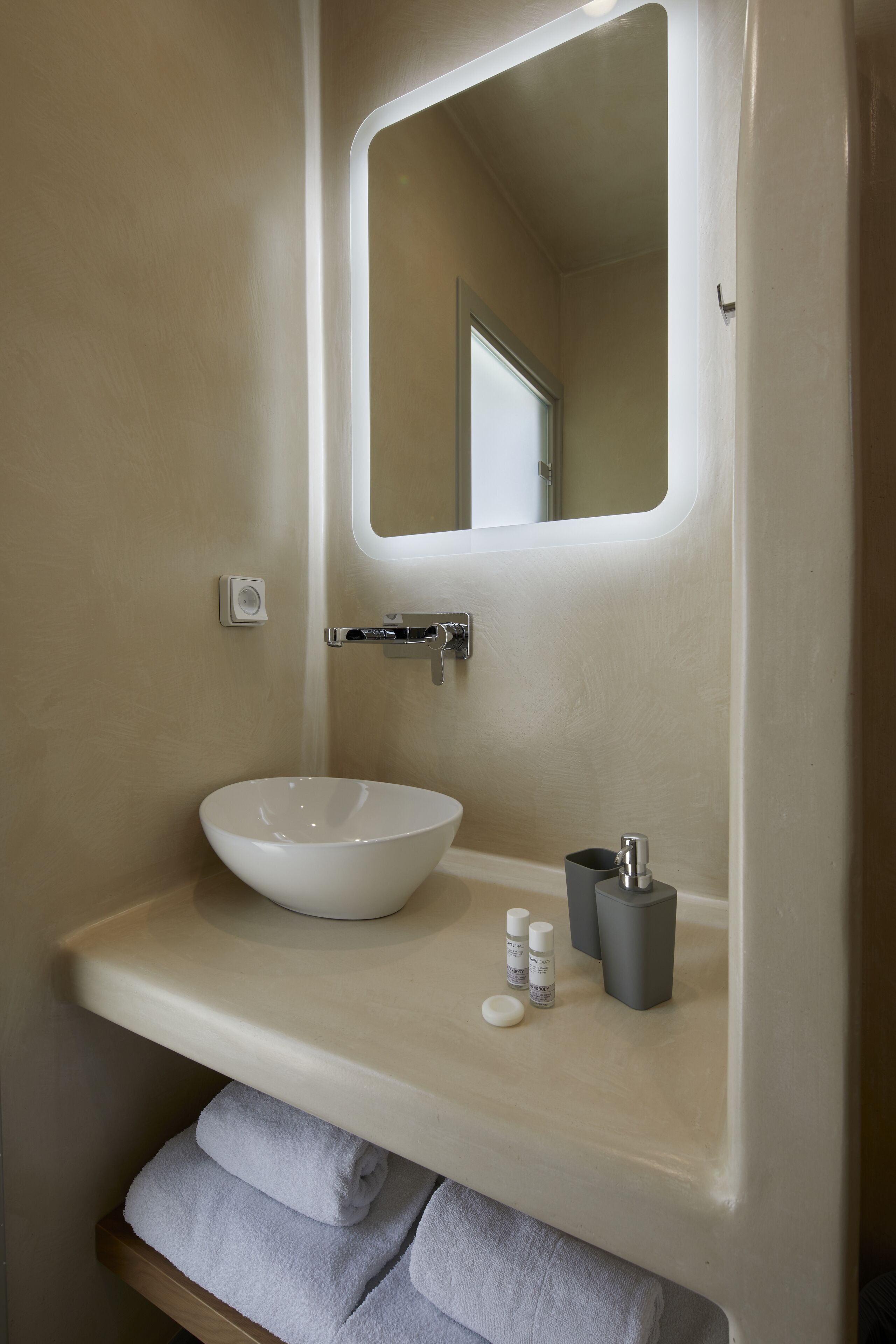 superior room, garden view | bathroom | shower, hair dryer, towels