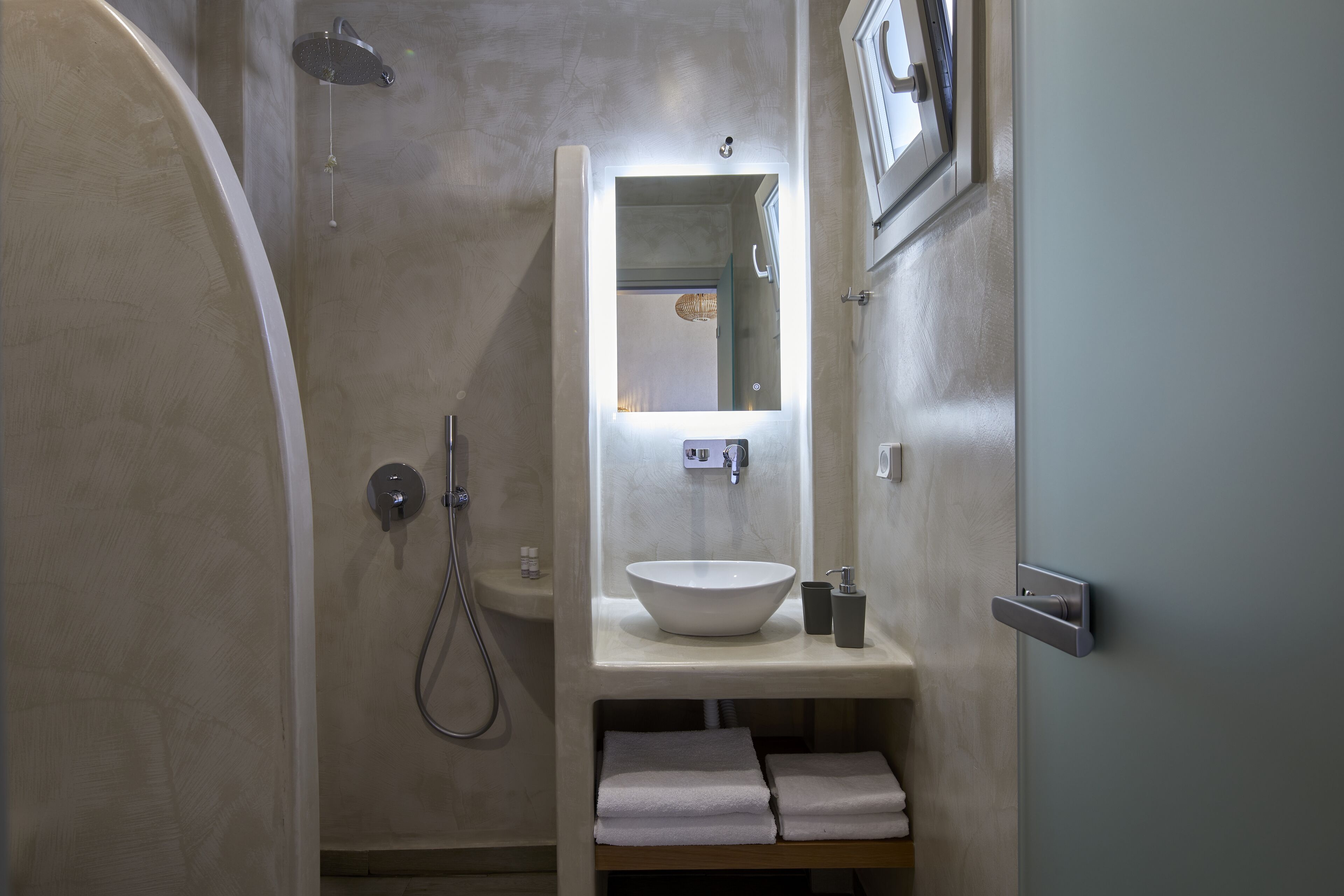 standard room, sea view | bathroom | shower, hair dryer, towels