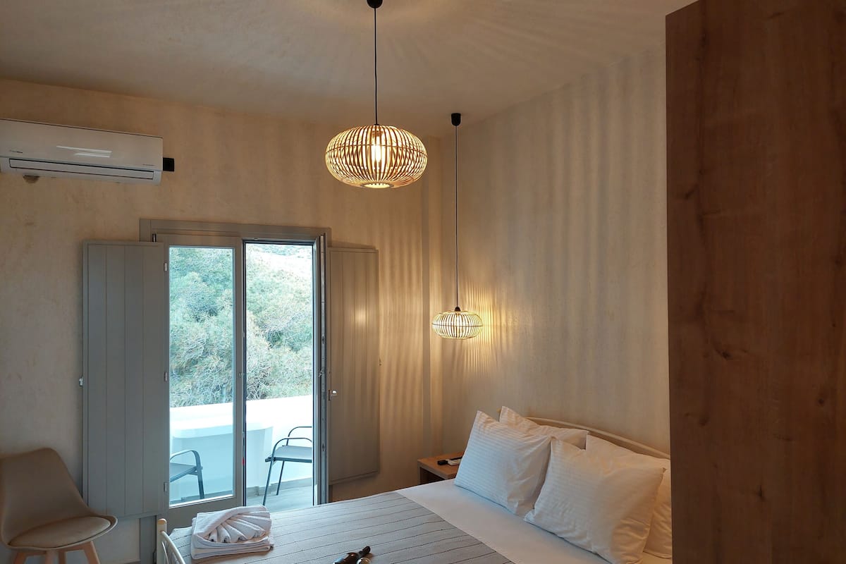 superior room, garden view | 1 bedroom, minibar, desk, laptop workspace