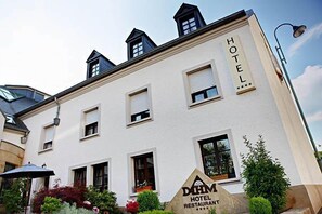 Front of property - Hôtel-Restaurant DAHM (Erpeldange)