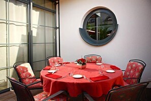 2 restaurants; lunch and dinner served  - Hôtel-Restaurant DAHM (Erpeldange)