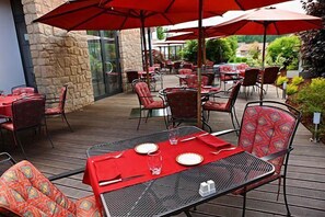 2 restaurants servant le dîner et le souper