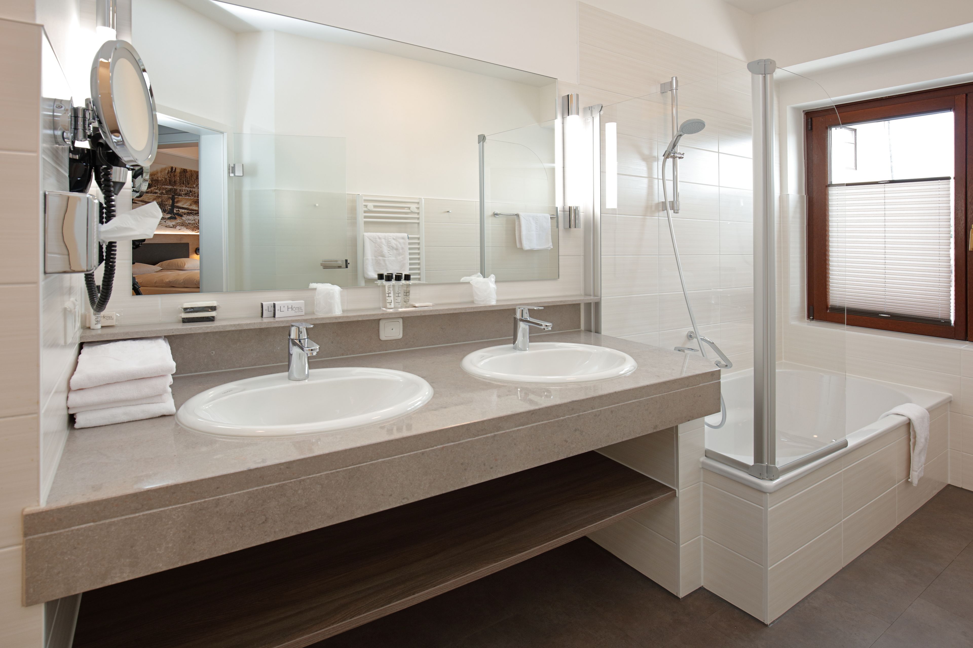 deluxe room | bathroom | shower, free toiletries, hair dryer, towels