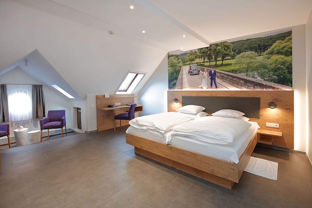 1 bedroom, premium bedding, minibar, in-room safe