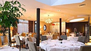 2 restaurants; lunch and dinner served - Hôtel-Restaurant DAHM (Erpeldange)