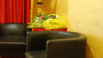 Coin salon dans le hall
