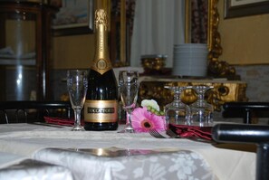 Breakfast, lunch and dinner served  - Antico Distretto (Turin)