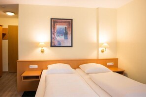 ห้องคอมฟอร์ท | ผ้านวมขนเป็ด, โต๊ะทำงาน, ห้องเก็บเสียง, Wi-Fi ฟรี
