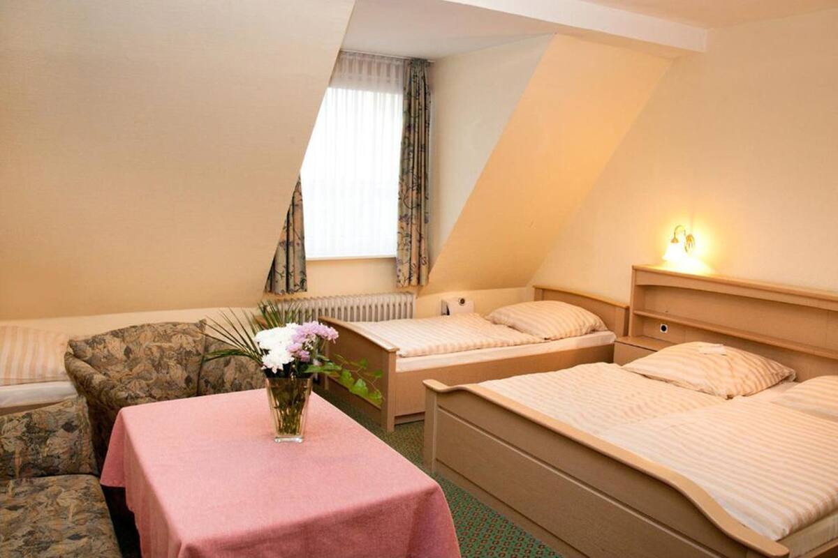 Down duvets, desk, soundproofing, free WiFi