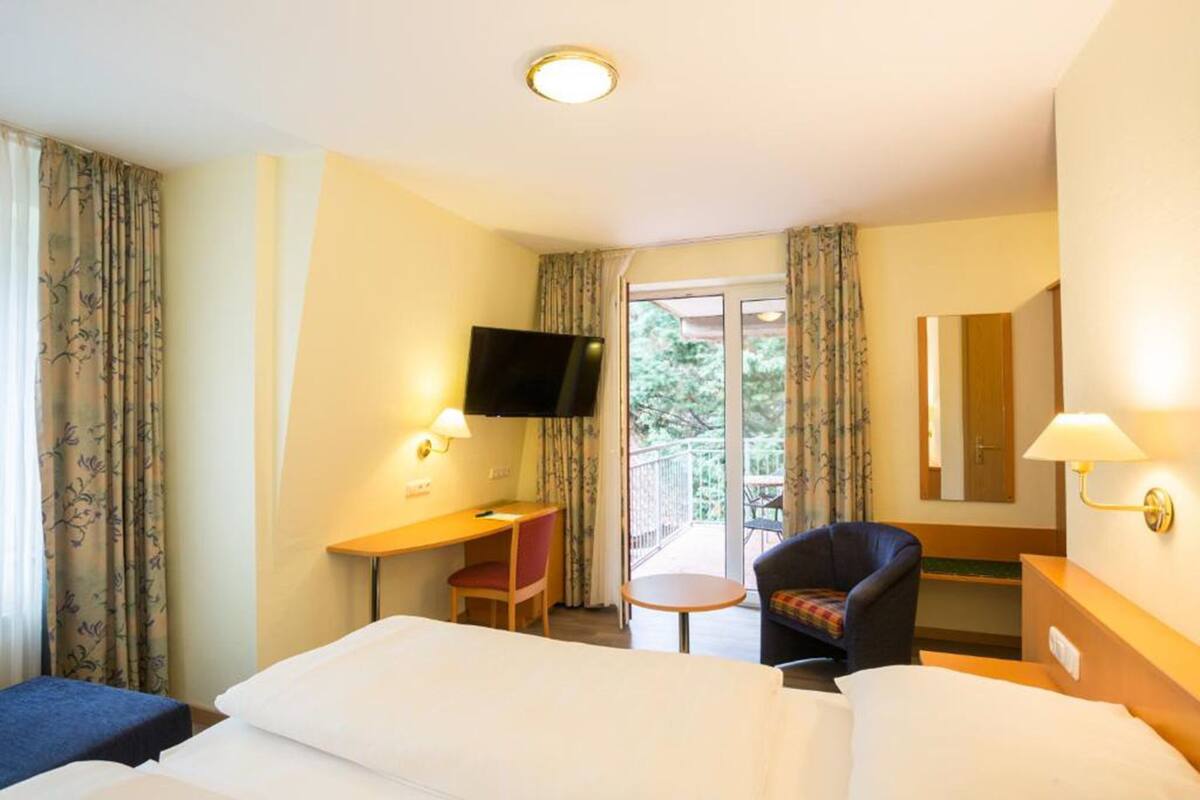 Premium Room | Down duvets, desk, soundproofing, free WiFi