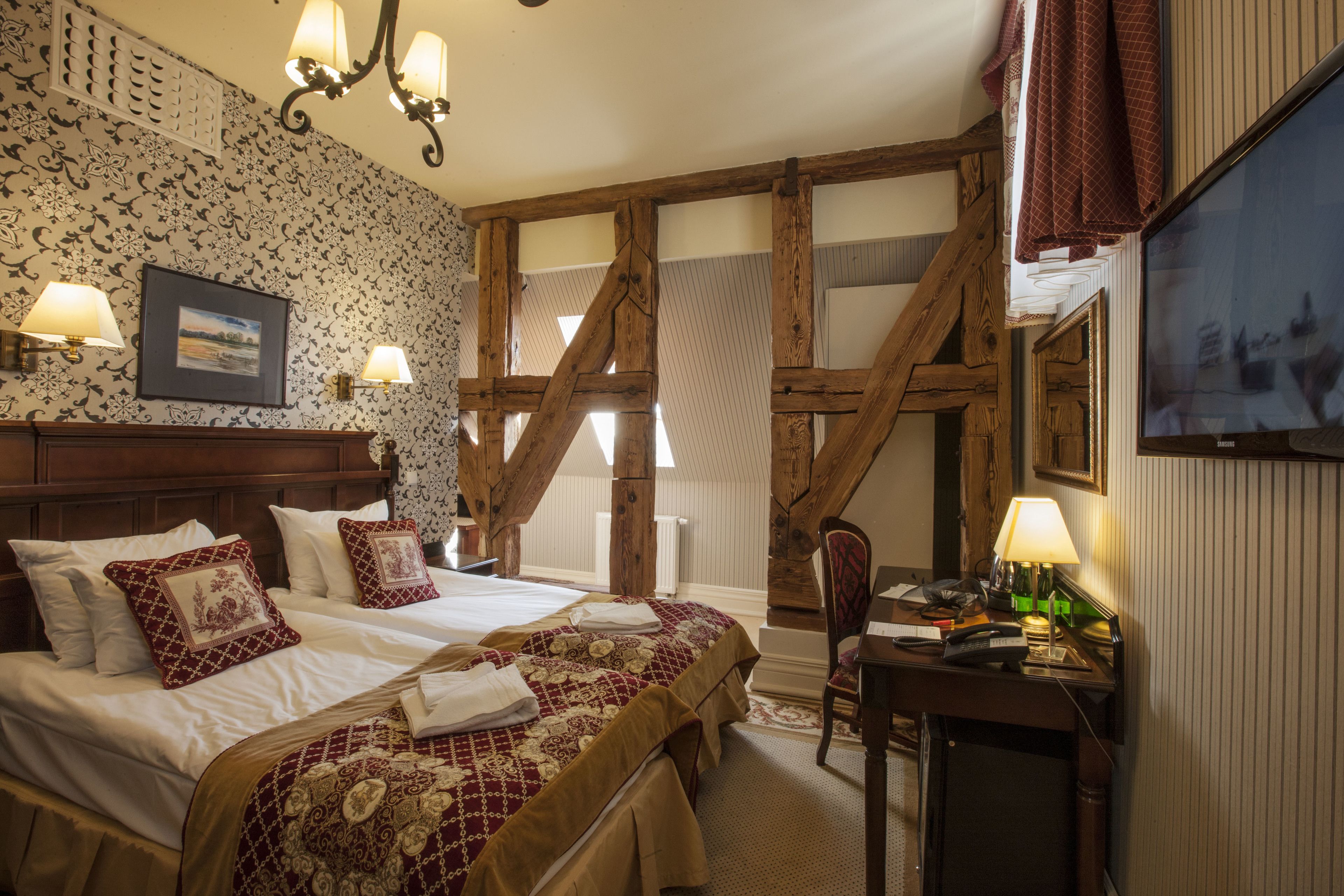 studio | 1 bedroom, in-room safe, individually decorated, blackout curtains