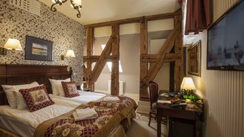 Studio | Zimmersafe, individuell dekoriert, Verdunkelungsvorhänge