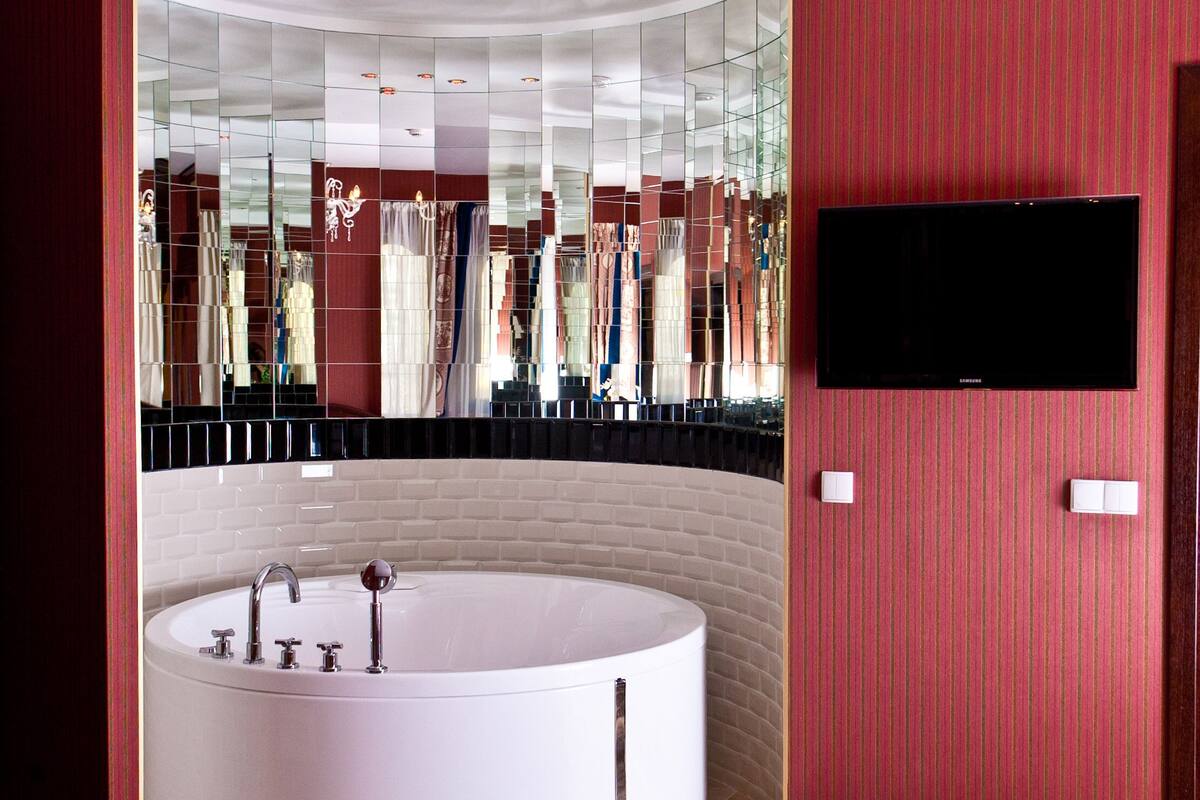 presidential apartment | 1 bedroom, in-room safe, individually decorated, blackout curtains