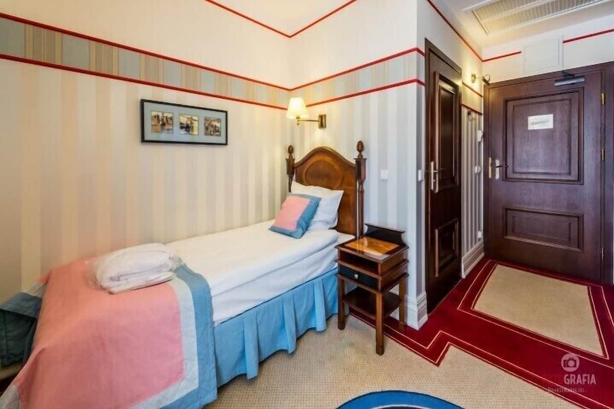 Single Room | Living area