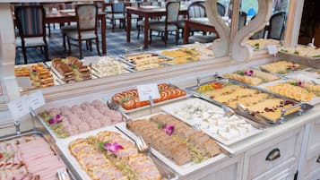 Desayuno bufé gratuito y diario