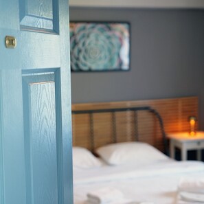 Free WiFi, bed sheets - Ege Han Otel (Bozcaada)
