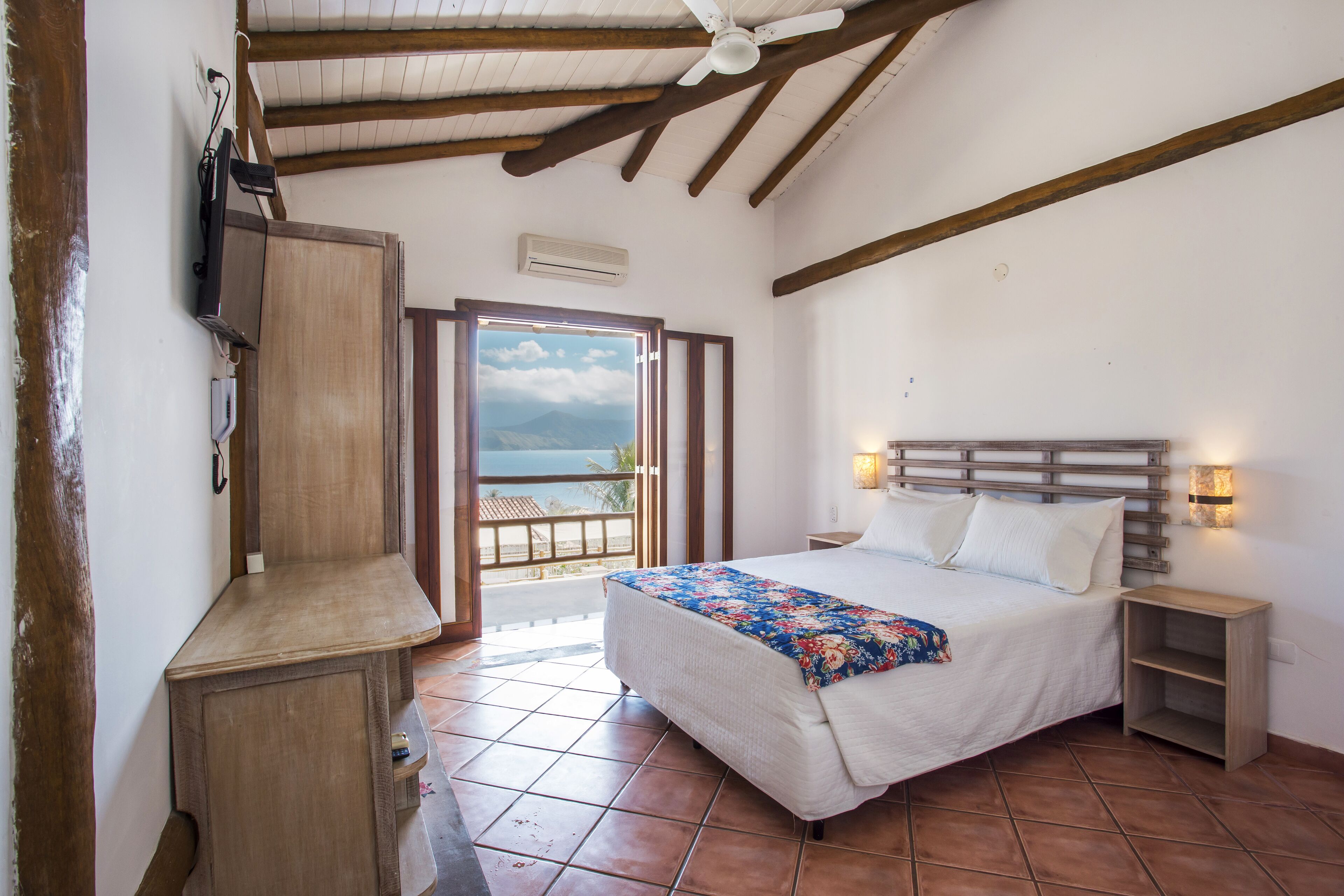 Luxo Superior Com Vista Panorâmica Para o Mar | Frigobar, cofres nos quartos, ferros/tábuas de passar roupa