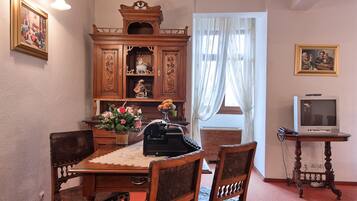 Living area | Flat-screen TV