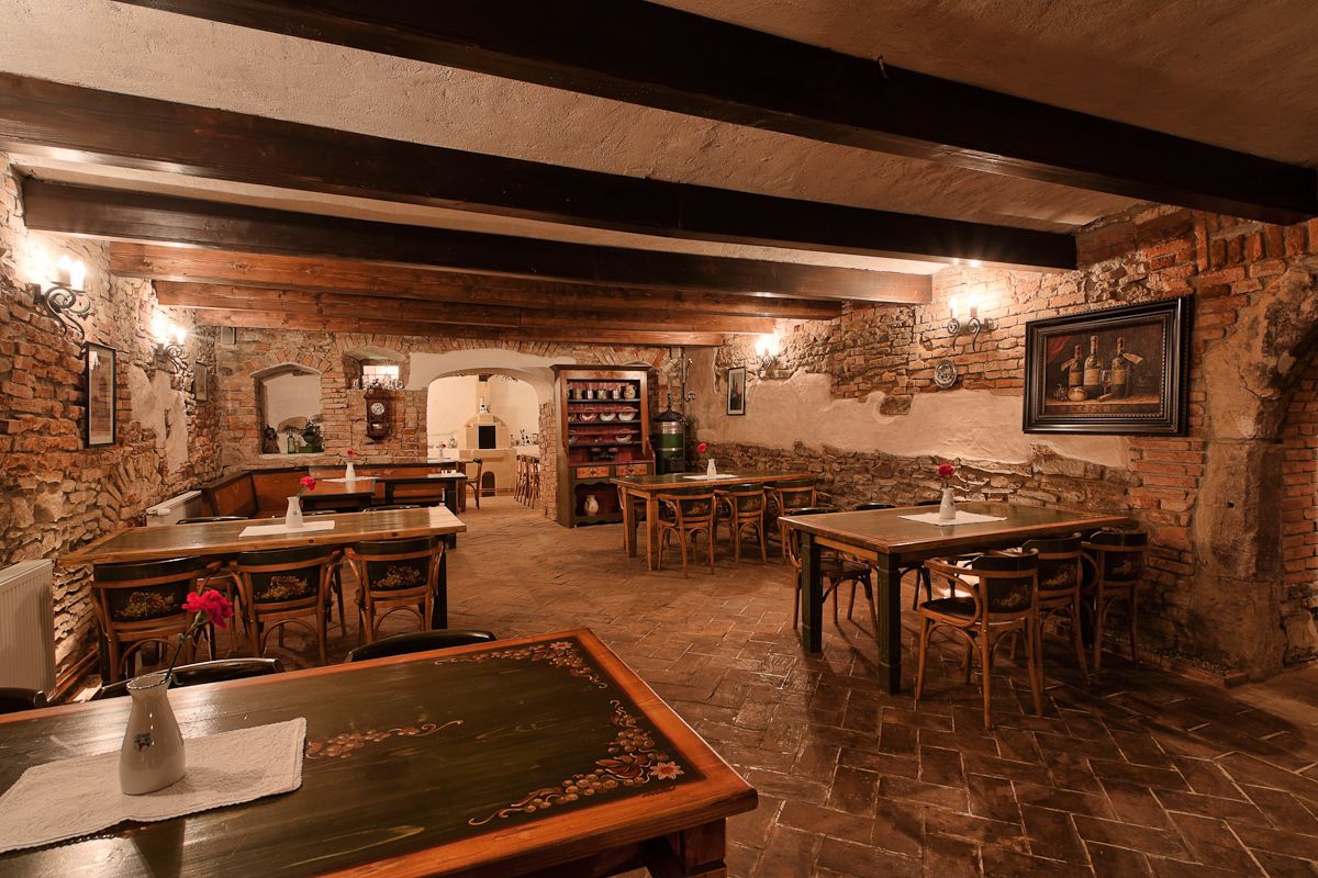 Café da manhã, almoço e jantar; local e internacional 