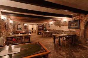 Breakfast, lunch, dinner served; local and international cuisine 