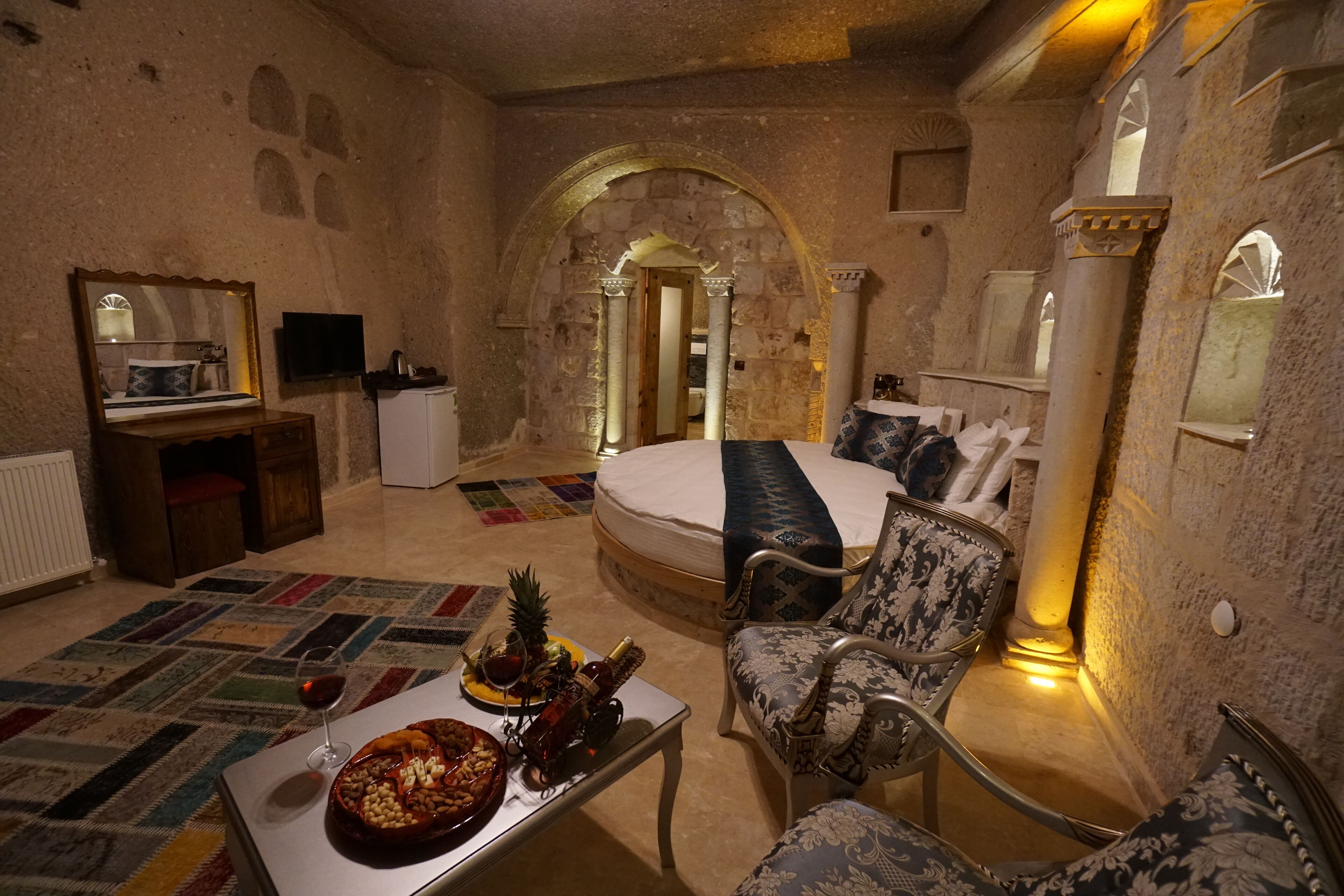 Photo - Roma Cave Suite