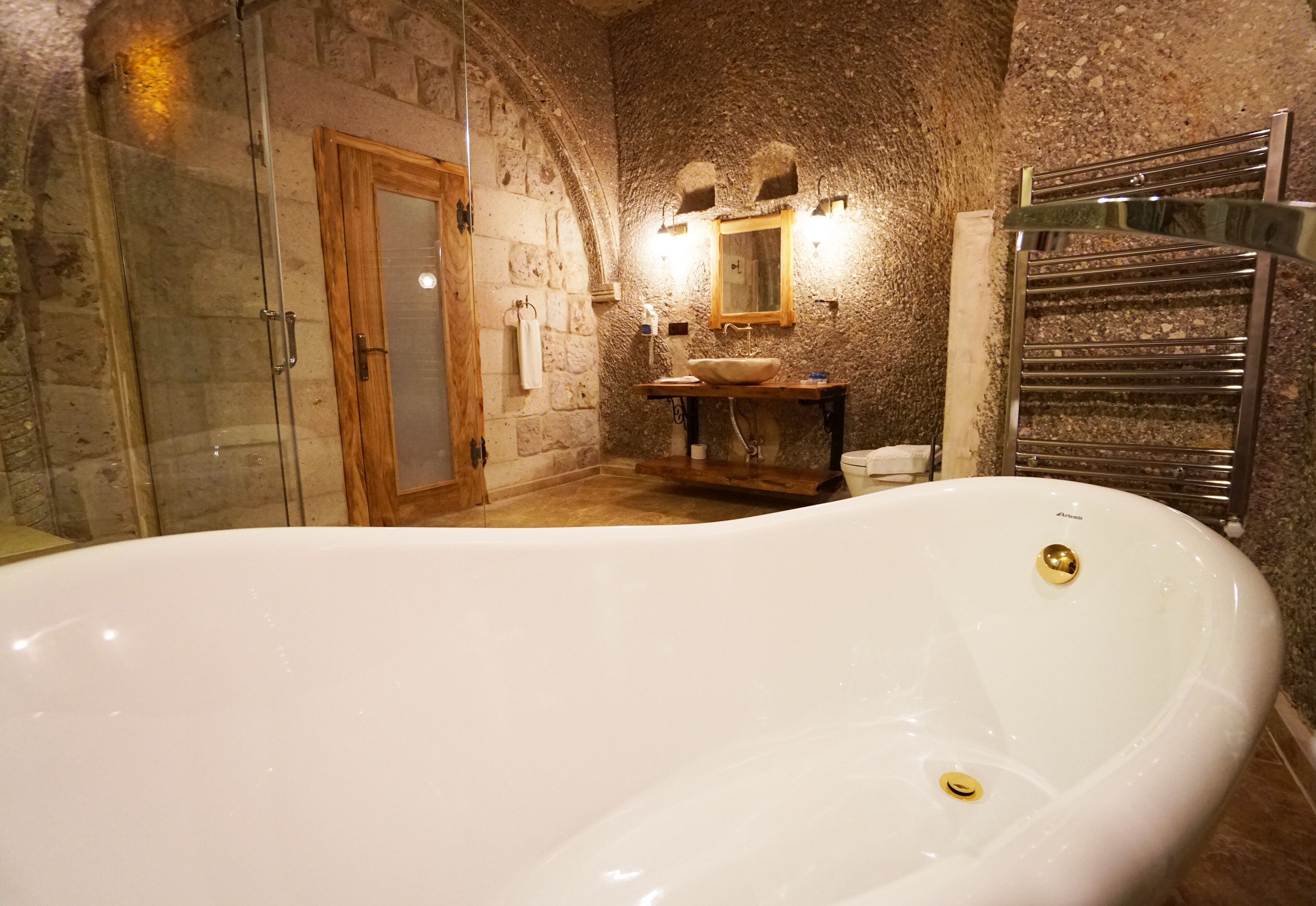 queen suite | 1 bedroom, minibar, in-room safe, desk