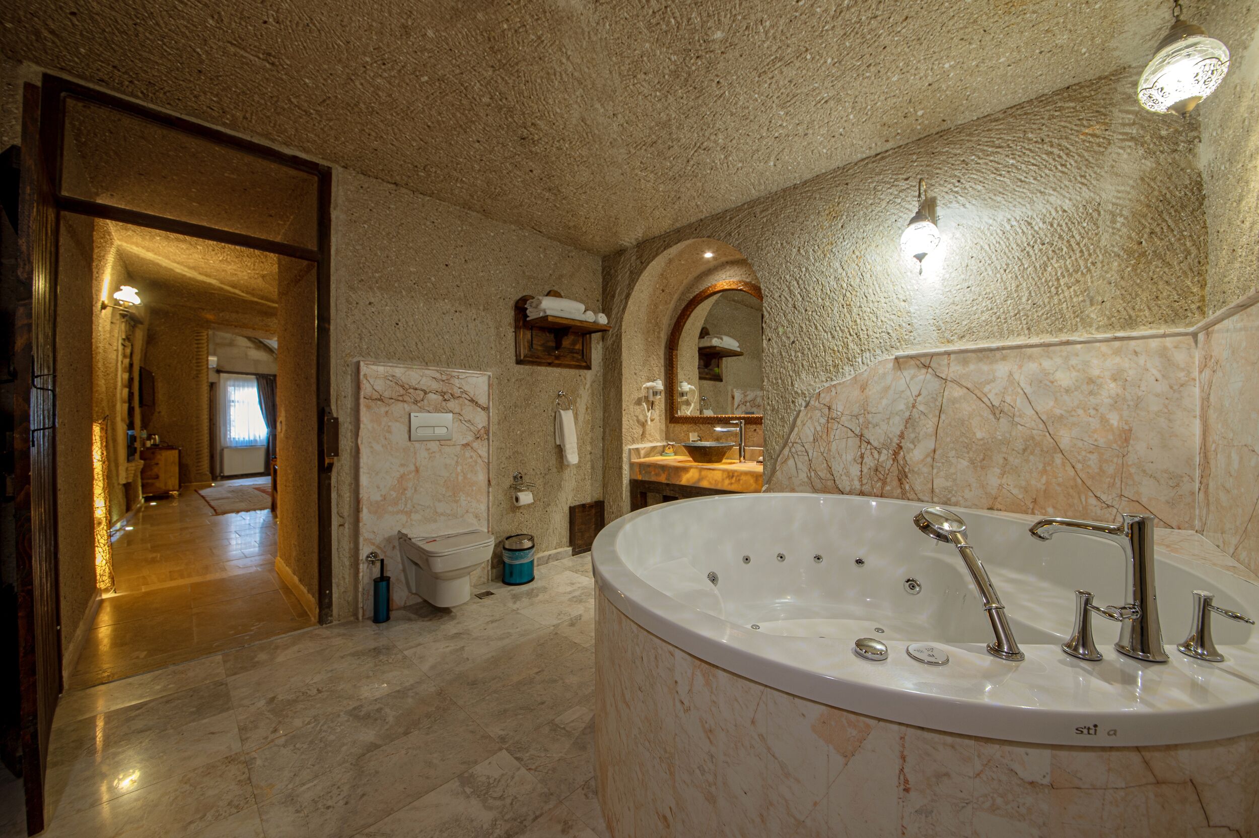 Photo - Roma Cave Suite