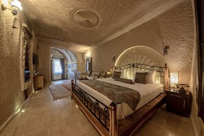Deluxe Cave Suite with Spa Bath | Minibar, in-room safe, desk, soundproofing - Roma Cave Suite Hotel (Nevsehir)