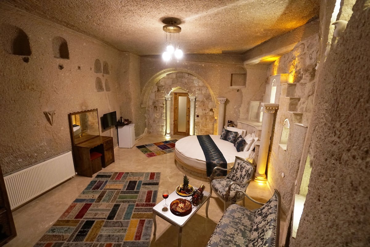 Queen Suite | 1 slaapkamer, een minibar, een kluis op de kamer, een bureau