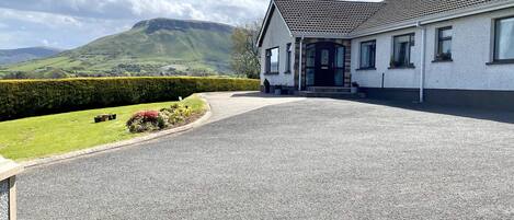 Façana frontal de l'allotjament