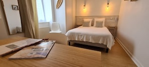 ห้องทราดิชันนัลดับเบิล | ตกแต่งพิเศษโดยเฉพาะ, ผ้าม่านกันแสง, Wi-Fi ฟรี, ผ้าปูที่นอน