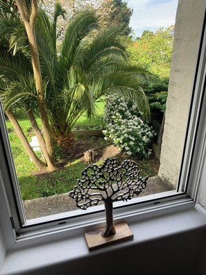 Individually furnished, blackout drapes, free WiFi, bed sheets