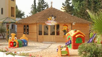 Children’s play area – outdoor