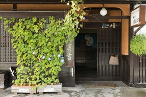 Property entrance - Sumiyoshi Ryokan (Takayama)