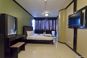 Kamar Deluks, 1 Tempat Tidur King | Meja kerja, tempat tidur lipat/tambahan, Wi-Fi gratis, dan seprai linen