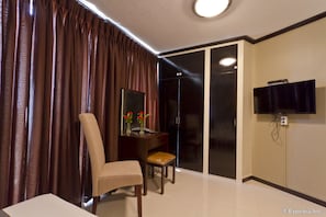 Deluxe Room, 1 King Bed | Desk, rollaway beds, free WiFi, bed sheets