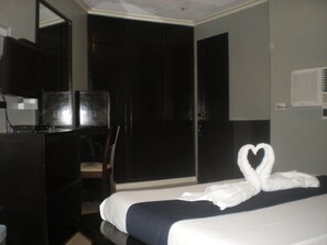 Deluxe Room, 1 King Bed | Desk, rollaway beds, free WiFi, bed sheets - Richmond Plaza Hotel (Cebu City)