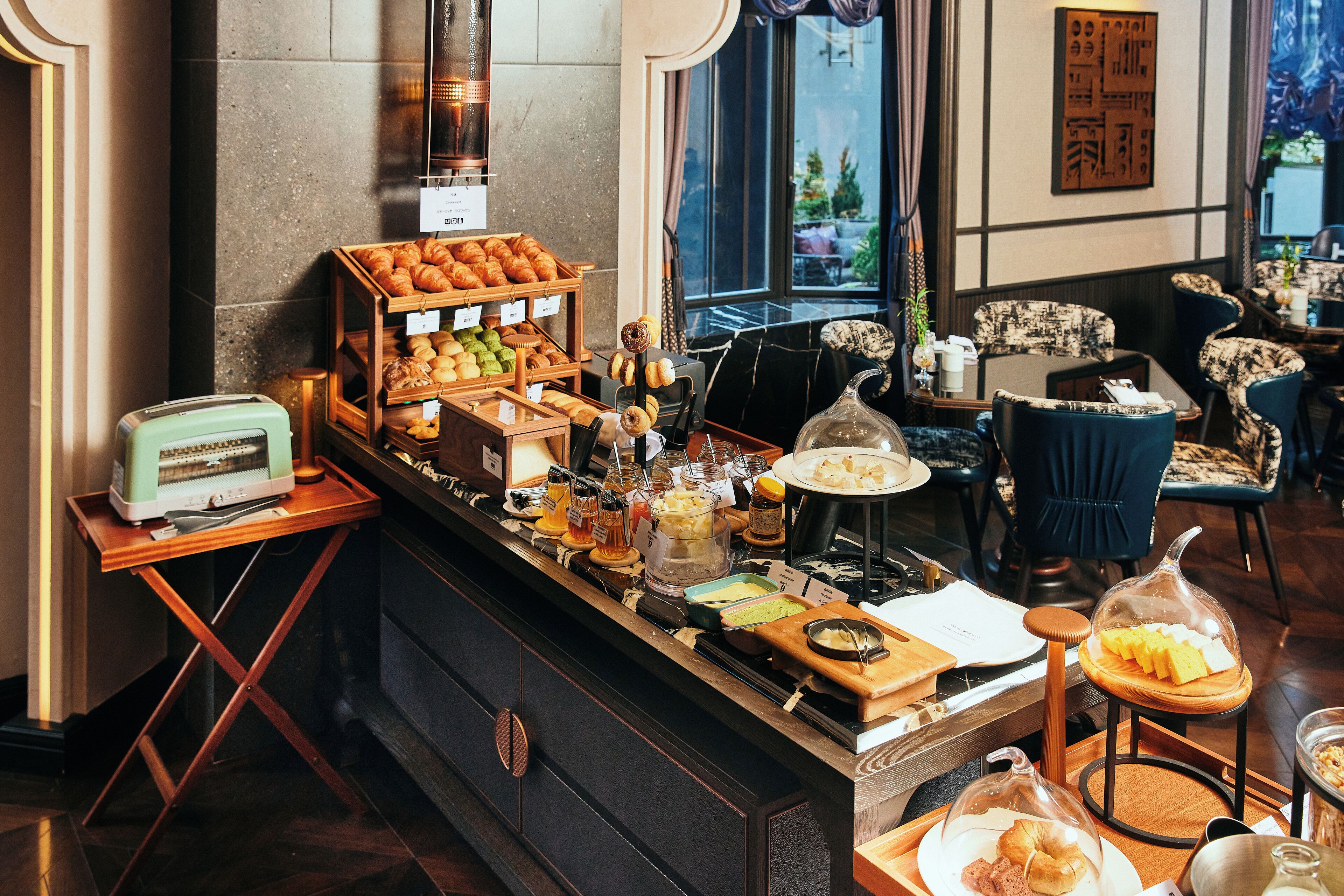Daily buffet breakfast for a fee
