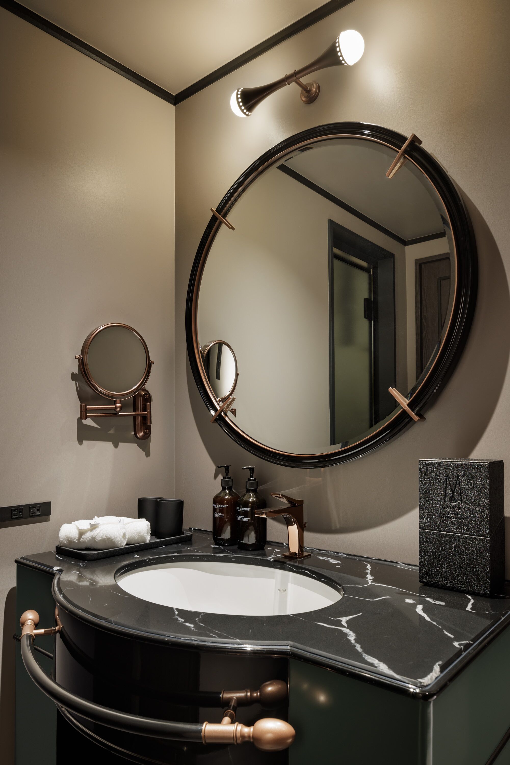 combined shower/bathtub, deep-soaking bathtub, free toiletries