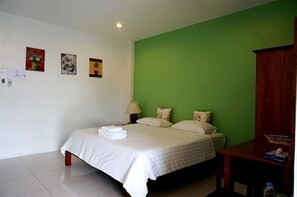 Habitación superior, 1 cama King size | Escritorio, wifi gratis y acceso para silla de ruedas 