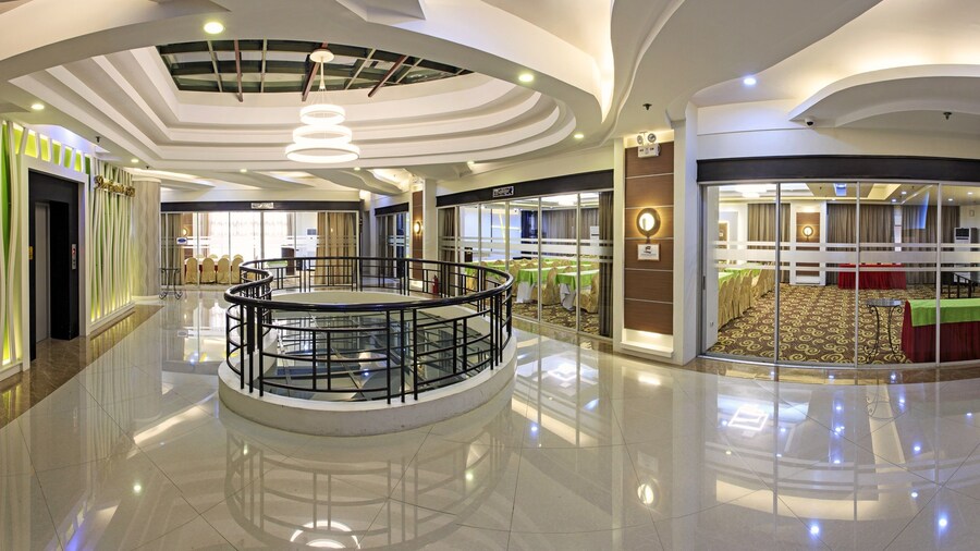 Sarrosa International Hotel and Residential Suites