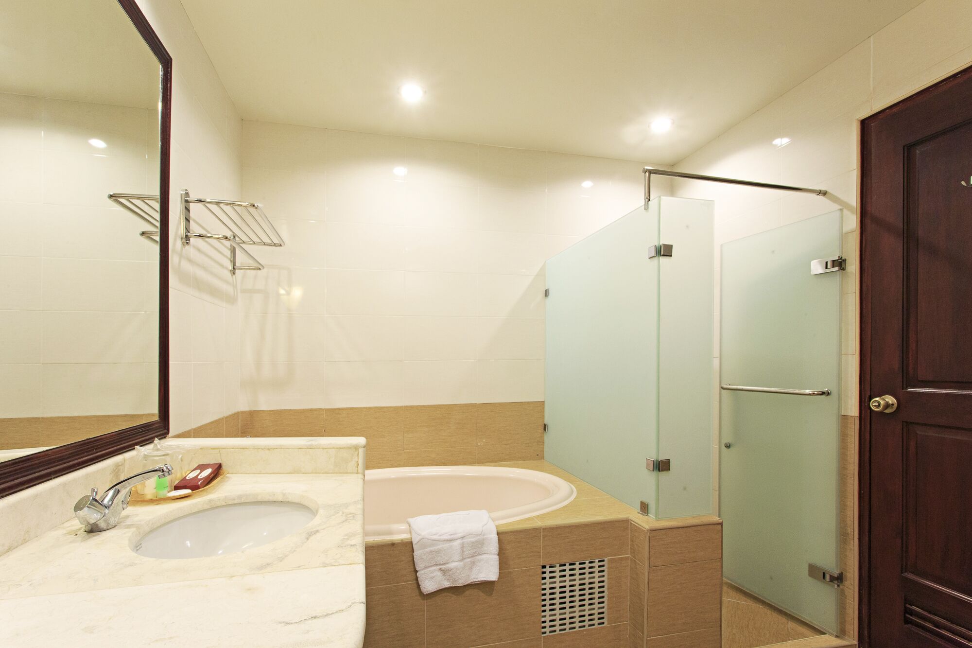 Foto - Sarrosa International Hotel and Residential Suites