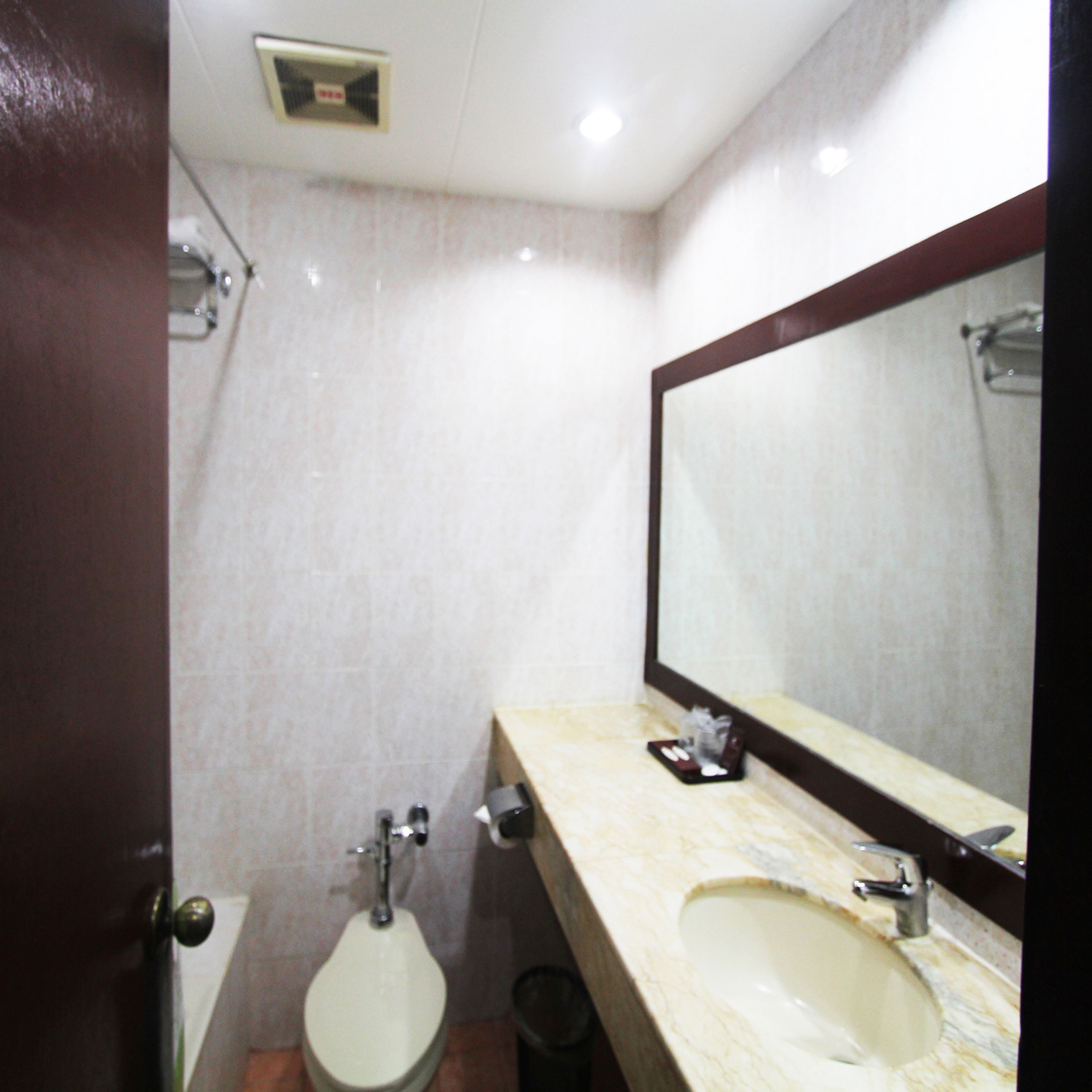 Photo - Sarrosa International Hotel and Residential Suites