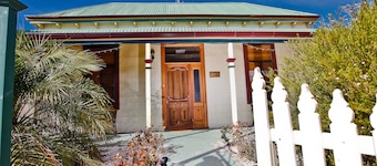 Emaroo Cottages Broken Hill