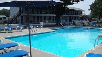 Piscine extérieure (ouverte en saison)