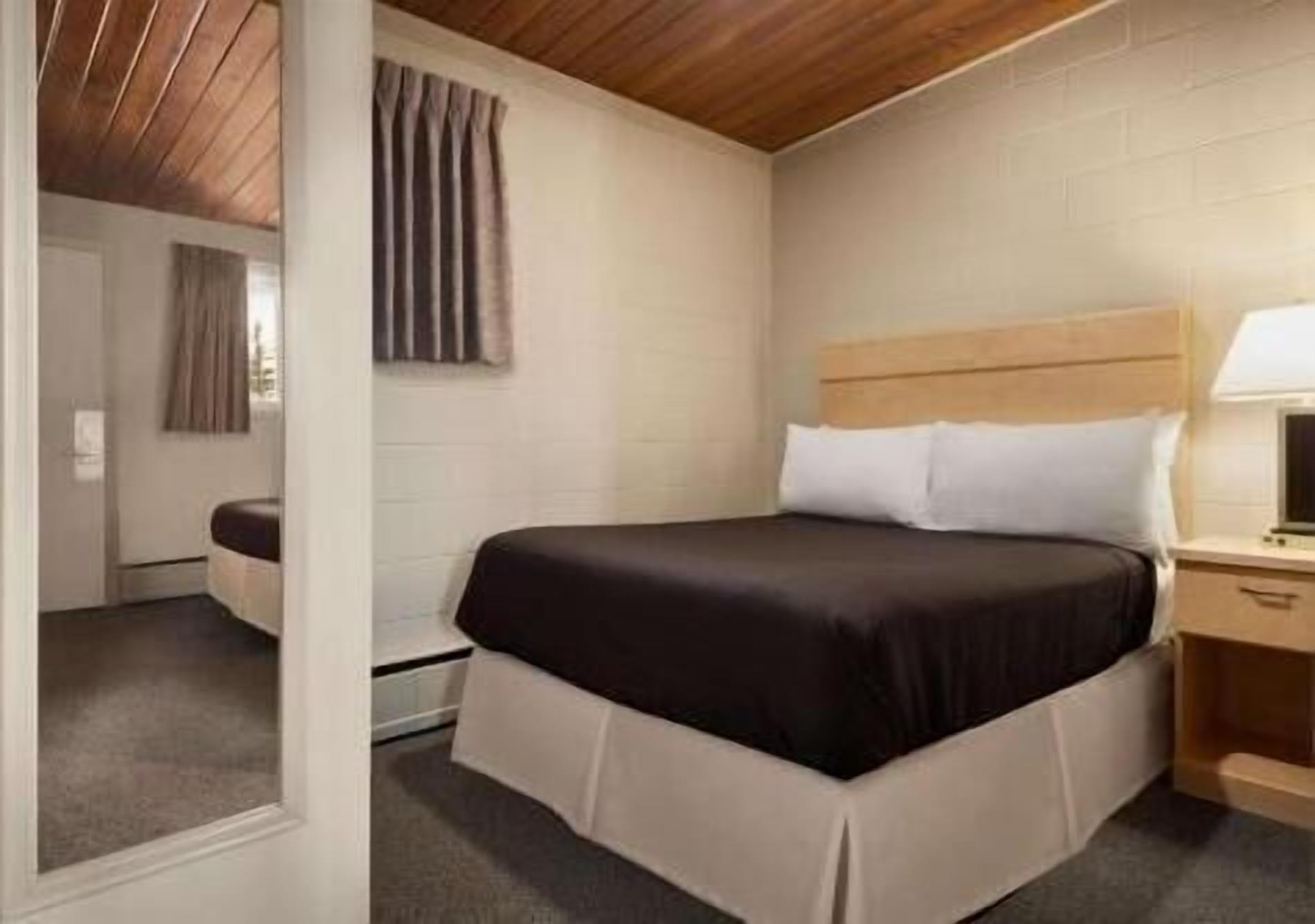Free cots/infant beds, free WiFi, alarm clocks