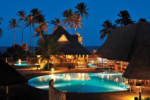 Poolside bar - Neptune Pwani Beach Resort & Spa Zanzibar (Kiwengwa)