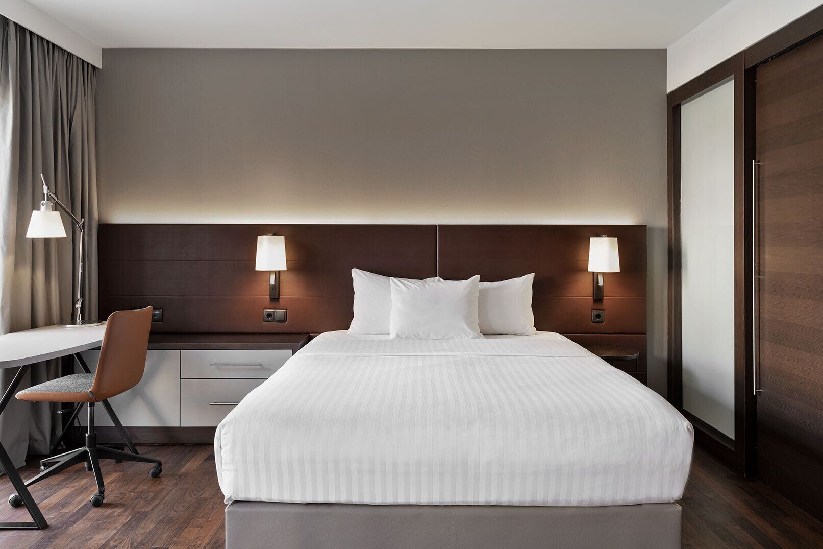 Comfort Studio, 1 Queen Bed, City View | Hypo-allergenic bedding, in-room safe, desk, blackout curtains