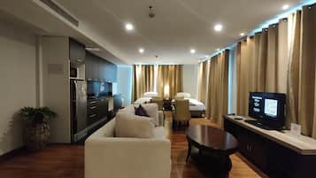 Family 5 People Room | 1 間睡房、房內夾萬、書桌、手提電腦工作空間